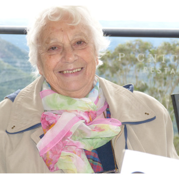 Photo of JOAN DREON
